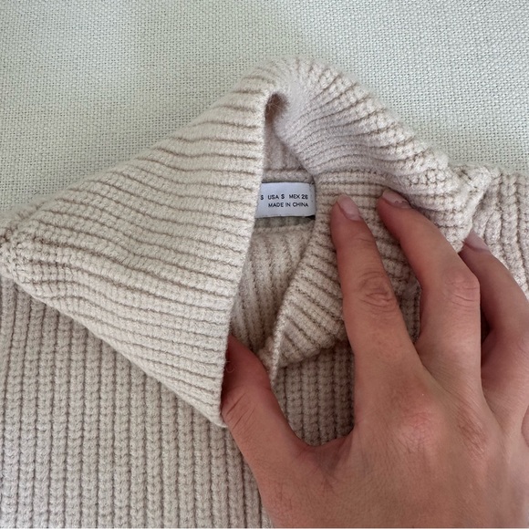 Zara short sleeve turtleneck - Picture 2 of 3